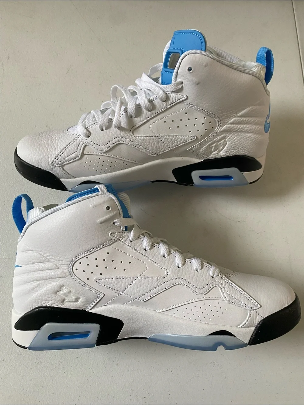 Jordan Men's Retro Basketball Shoes in White and University Blue sz 12